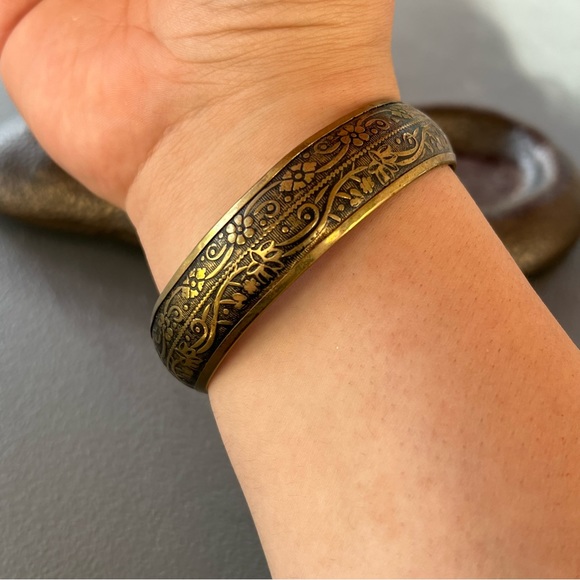 3/$15 Ornate Floral Design Brass Bangle Bracelet Smooth Interior wide gold - Picture 7 of 7